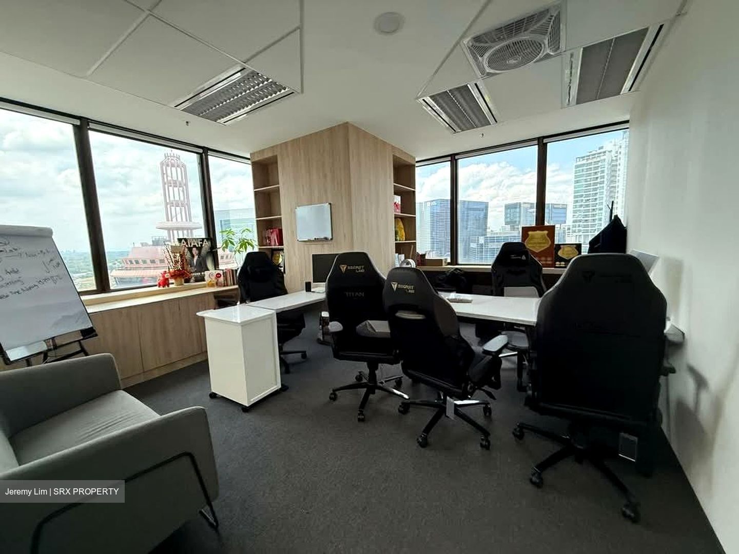 United Square (D11), Office #539397811